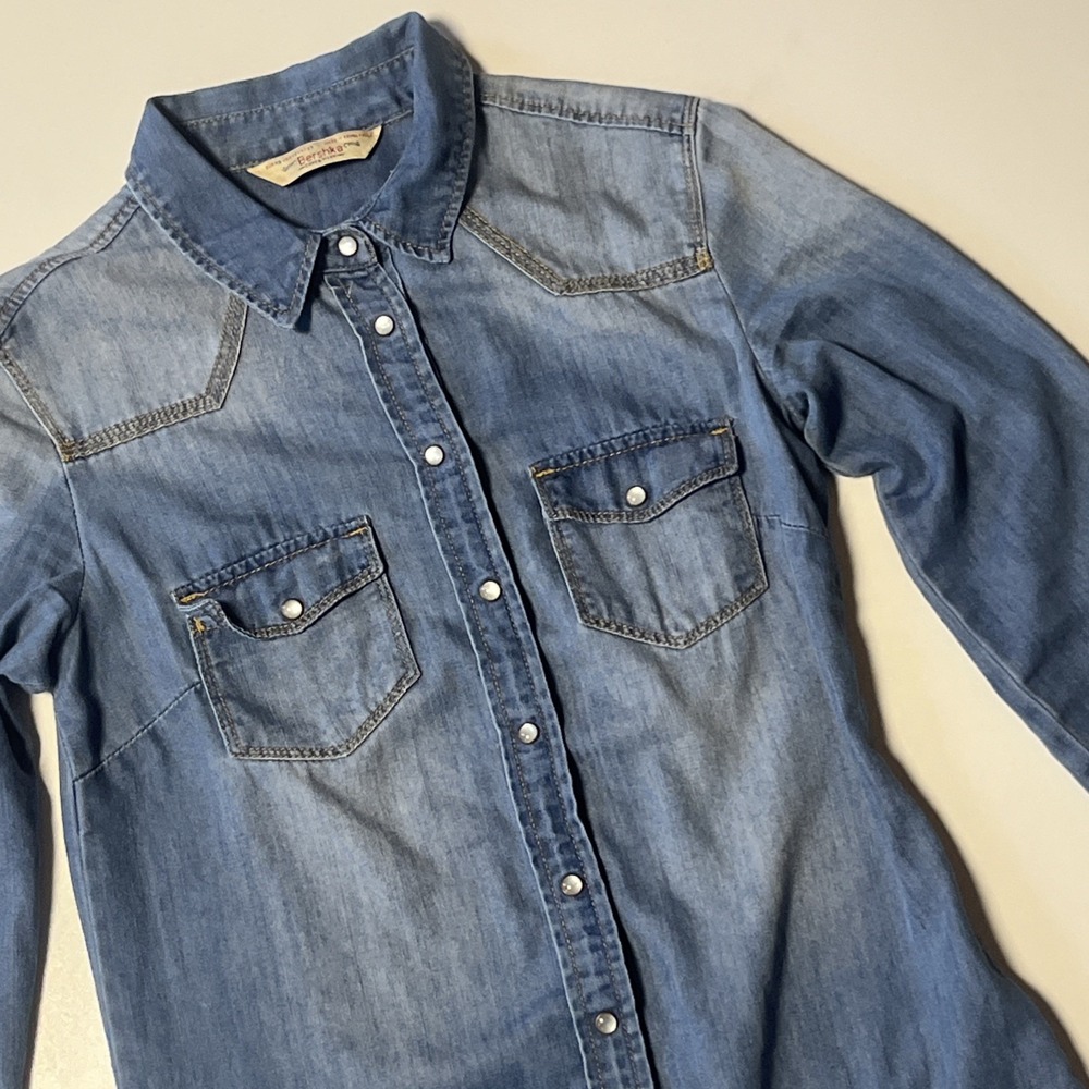 Bershka Womens‎ XS Blue Denim Western Pearl Snap Long Sleeve Shirt Distressed